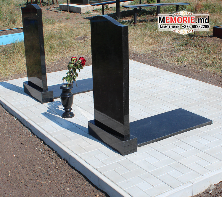 Monumente si placi funerare din granit Balti