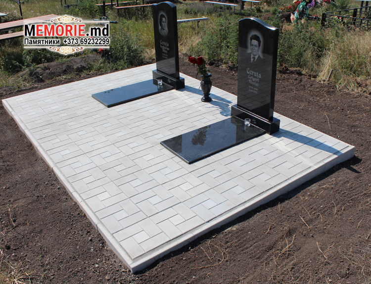 Piatra funerara pe mormant in Moldova