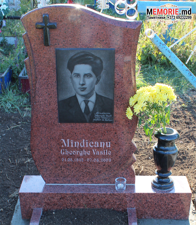 Monument din granit rosu Moldova