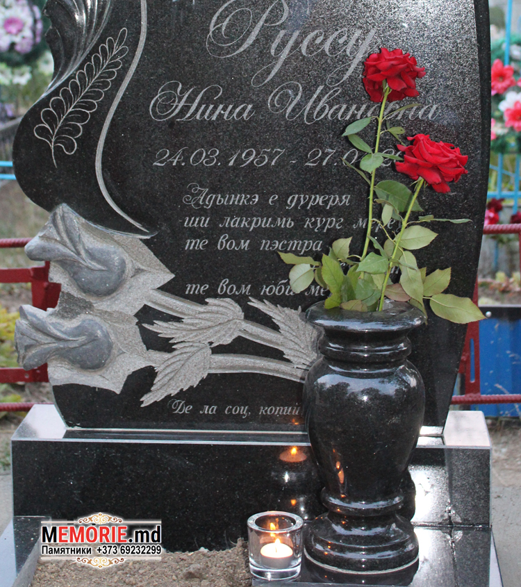 Poza cu monument funerar in raionul Drochia