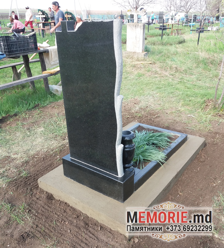 Monument din granit cimitir in Balti Memorie Ritual