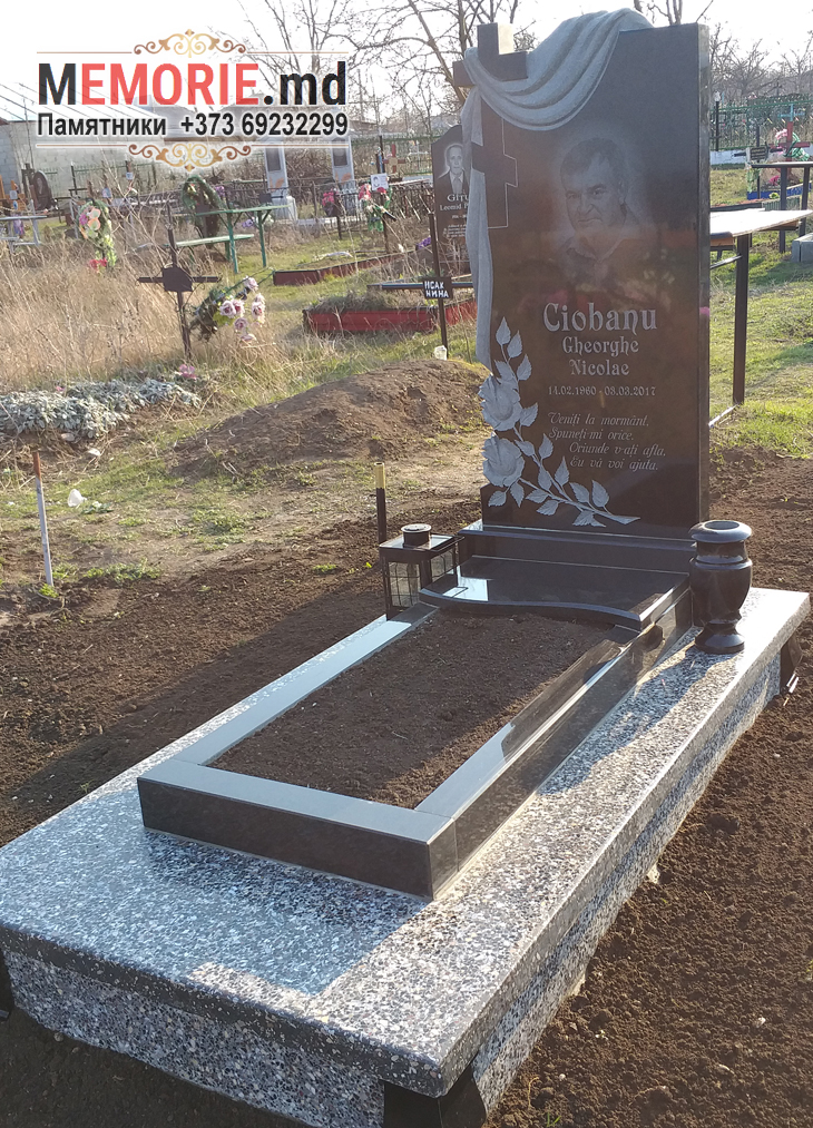 Памятник на могилу из гранита с надгробной плитой