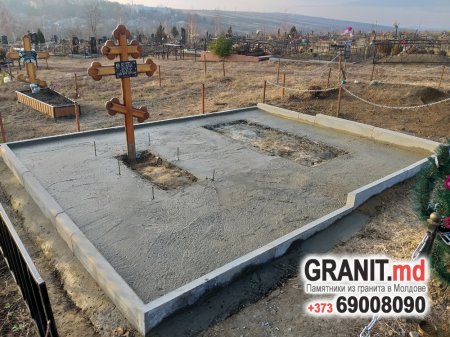 Заливка бетонной площадки под памятник захоронение в Сынжерее
