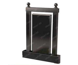 Monument pe mormant din granit